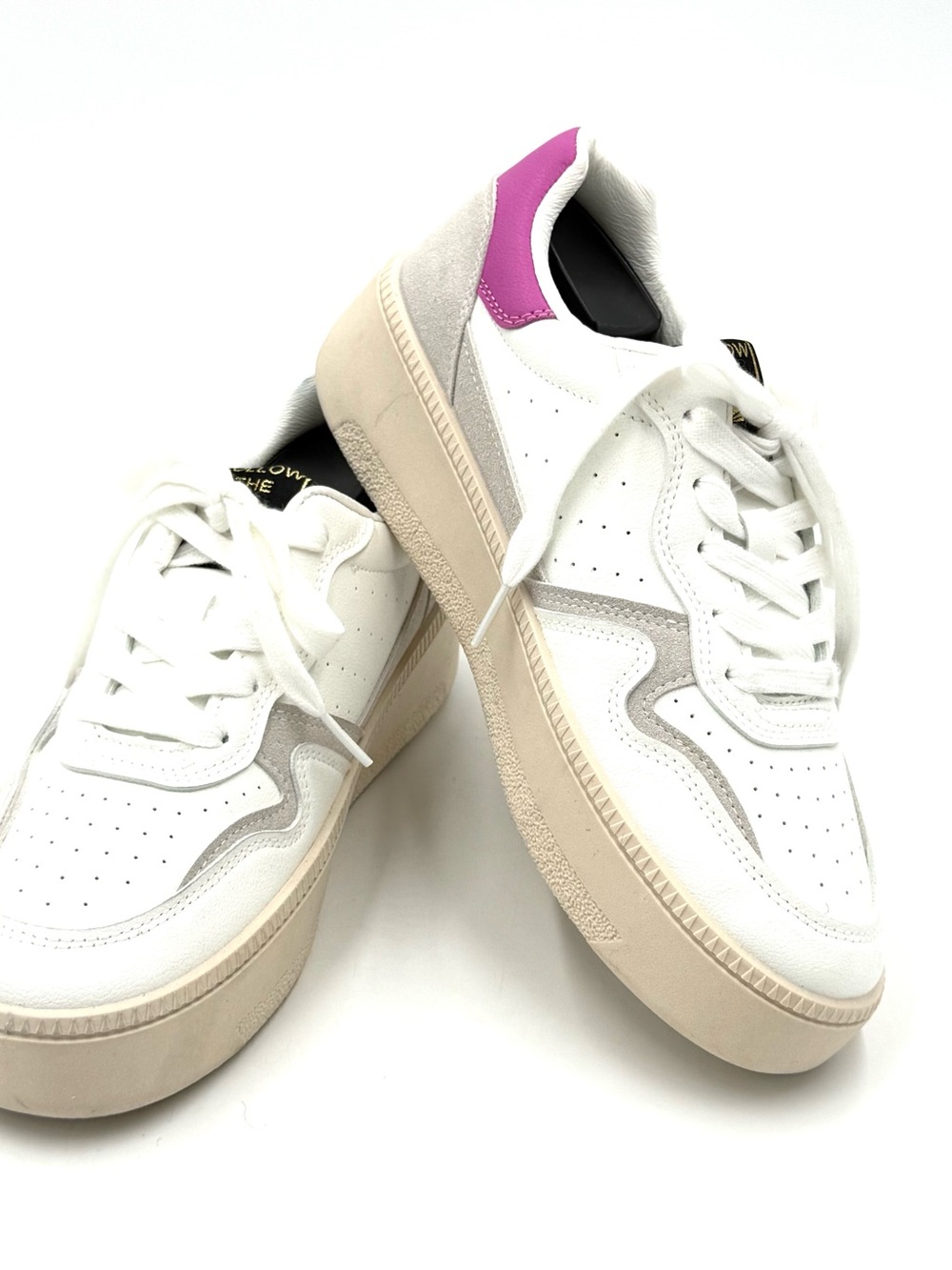 C & C California White Women’s Low-Top Thick Sole Sneakers W/Pink Accent Size 9